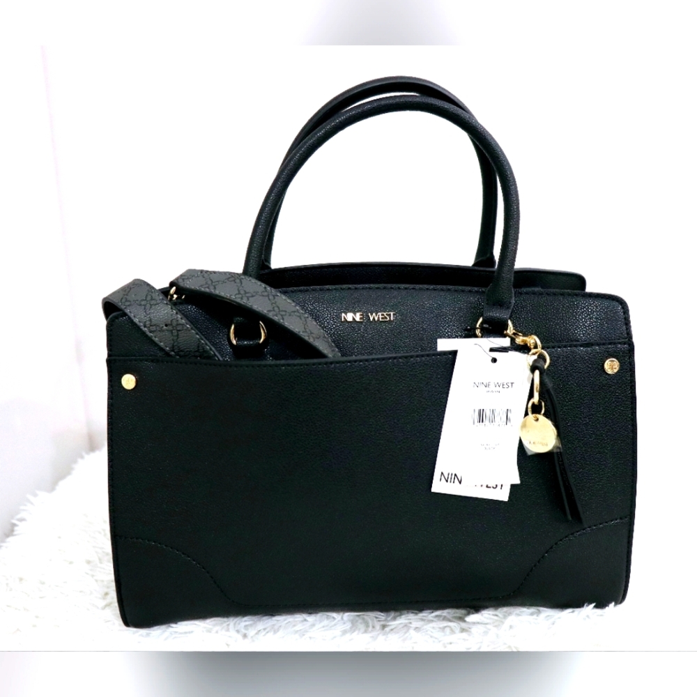 New and authentic  HAND Bag Nine west